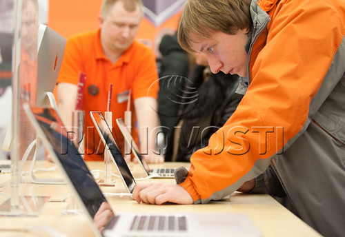 Открытие первого розничного магазина Apple Shop в Москве-1