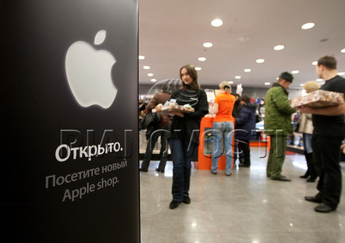 Открытие первого розничного магазина Apple Shop в Москве-8